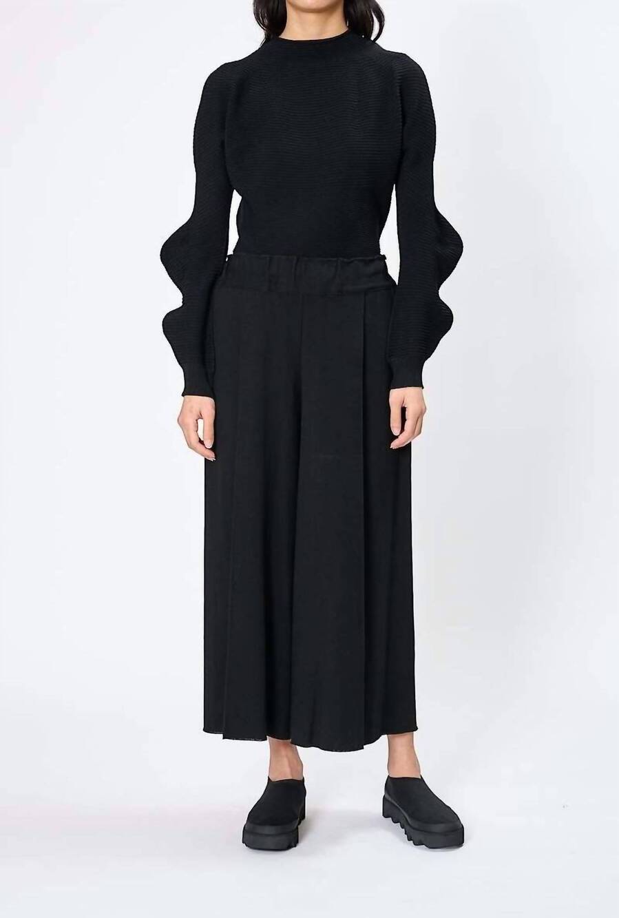 NEW ISSEY MIYAKE campagne pants in black